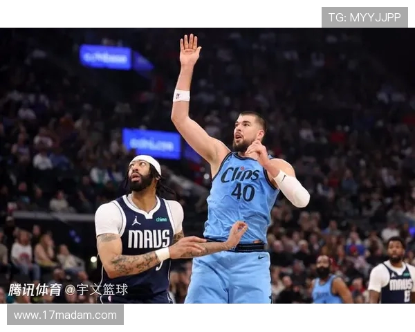 独行侠与快船激烈对决 争夺季后赛席位全场焦点精彩纷呈